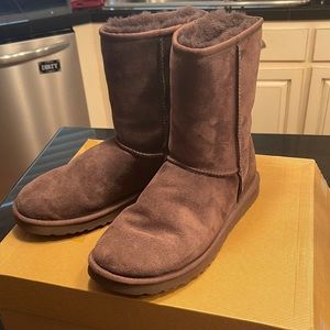 Ladies Short Chocolate Ugh-Size 9